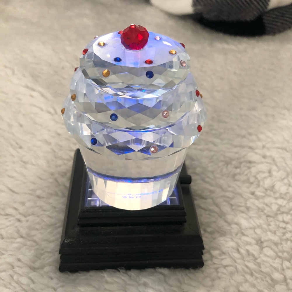 Glass cupcake and light up stand